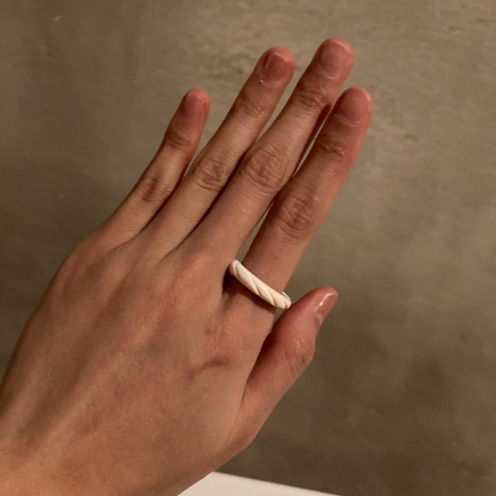 Seashell Ring - Picture 2 of 2